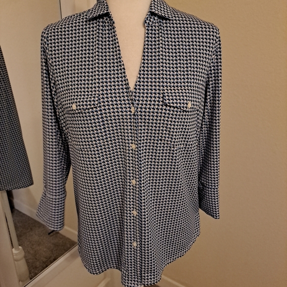 J. McLaughlin Tops - J. McLaughlin Brynn Top Sz M EUC Button-Front Pkts 3/4 Sleeve